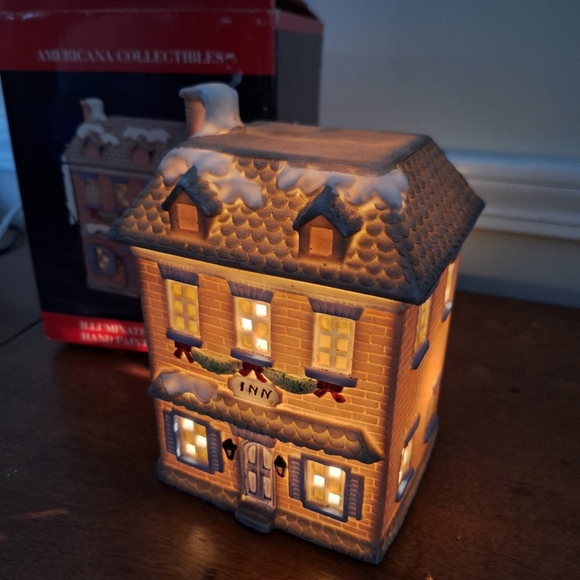Lighted Christmas House NWT Hotel Inn Hand Painted Porcelain New in Box - Picture 8 of 16